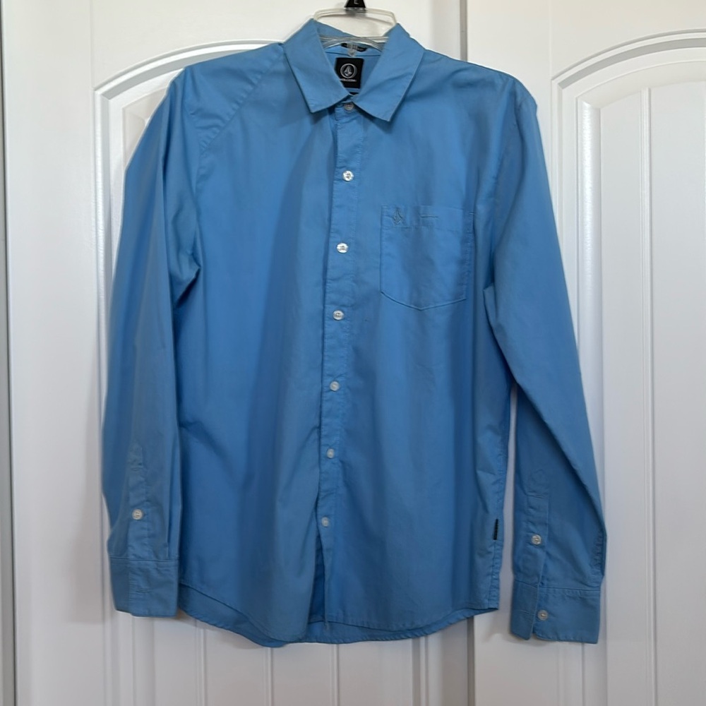 Volcom men’s dress shirt. Size smalll. Classic fit. Blue cotton blend